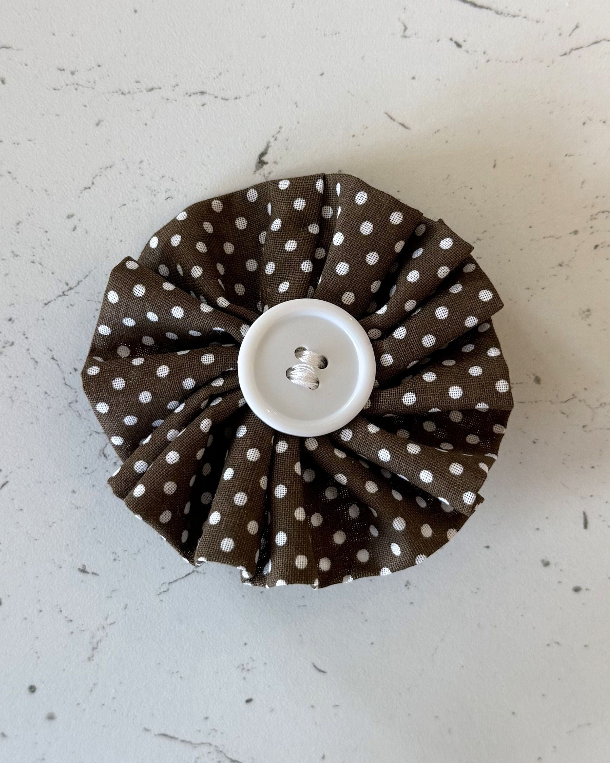 Chocolate Drop Collar Blossom — front view | Hector's Threads