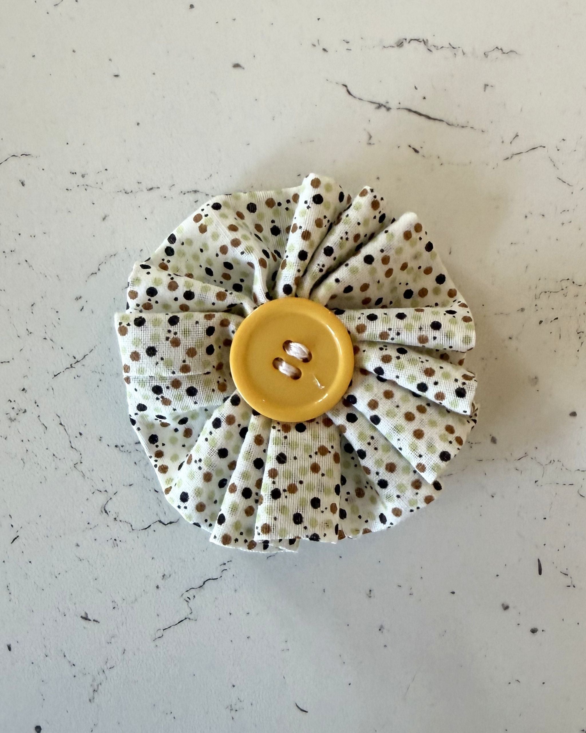 Speckled Egg Collar Blossom — front view | Hector's Threads
